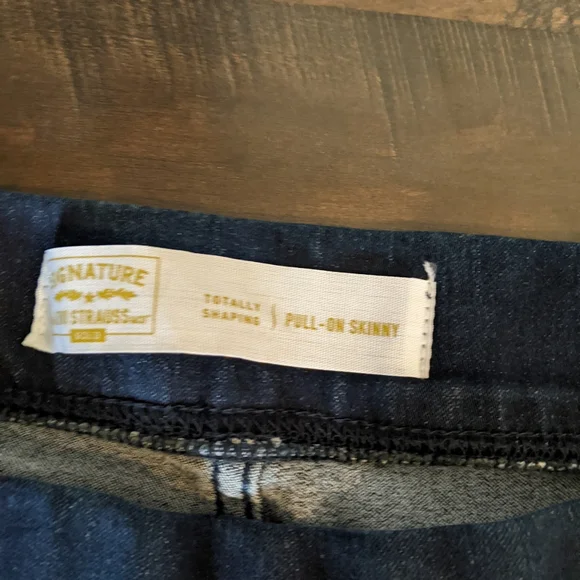 Levi signature - Picture 7 of 8